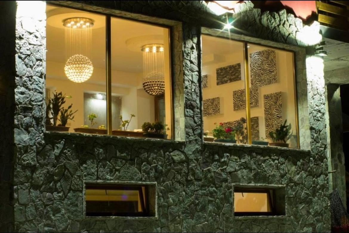 Red House 호텔 바쿠리아니 외부 사진